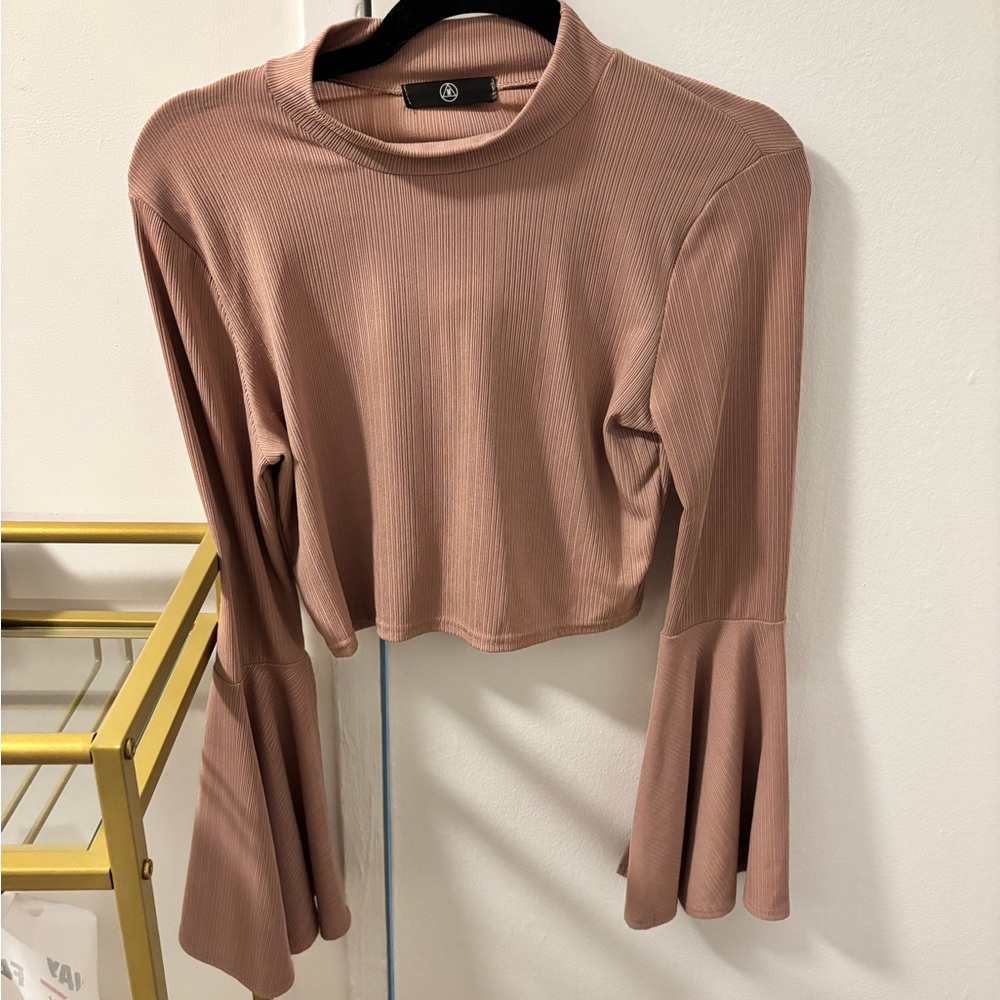 MISSGUIDED High Neck Bell Sleeve Crop Top in Mauve - Picture 2 of 6